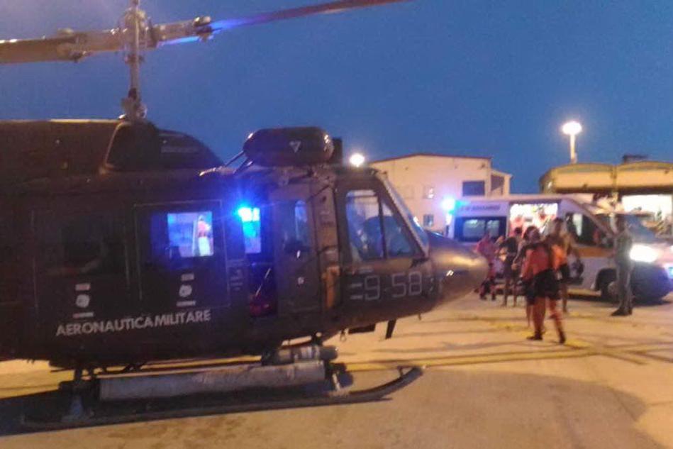 Porto Cervo, 5 giovani bloccati su uno scoglio: salvati dall'Aeronautica Militare
