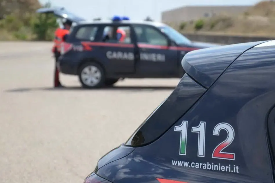 Controlli dei carabinieri (foto L'Unione Sarda - Pintori)