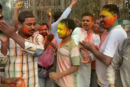In India si celebra l'arrivo della primavera con l'Holi Festival