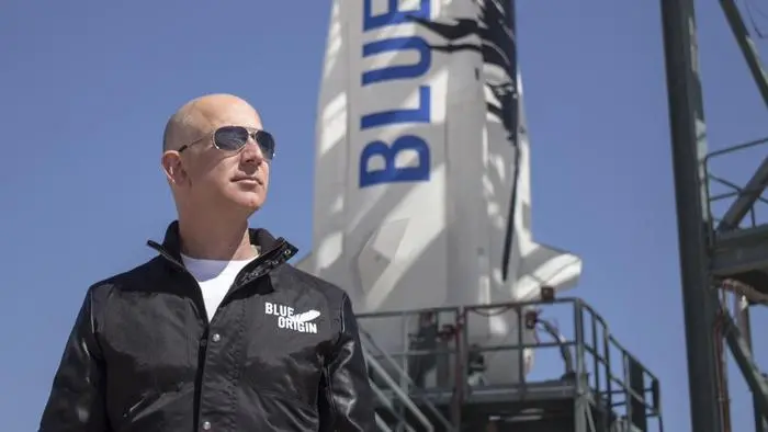 Jeff Bezos con Blue Origin (Ansa)