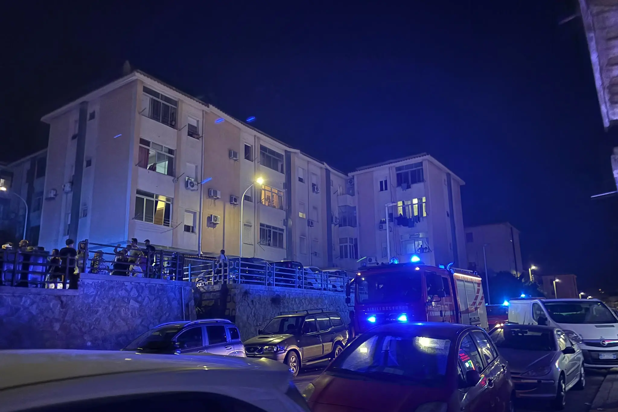 Cagliari, a fuoco una casa a San Michele: palazzina evacuata