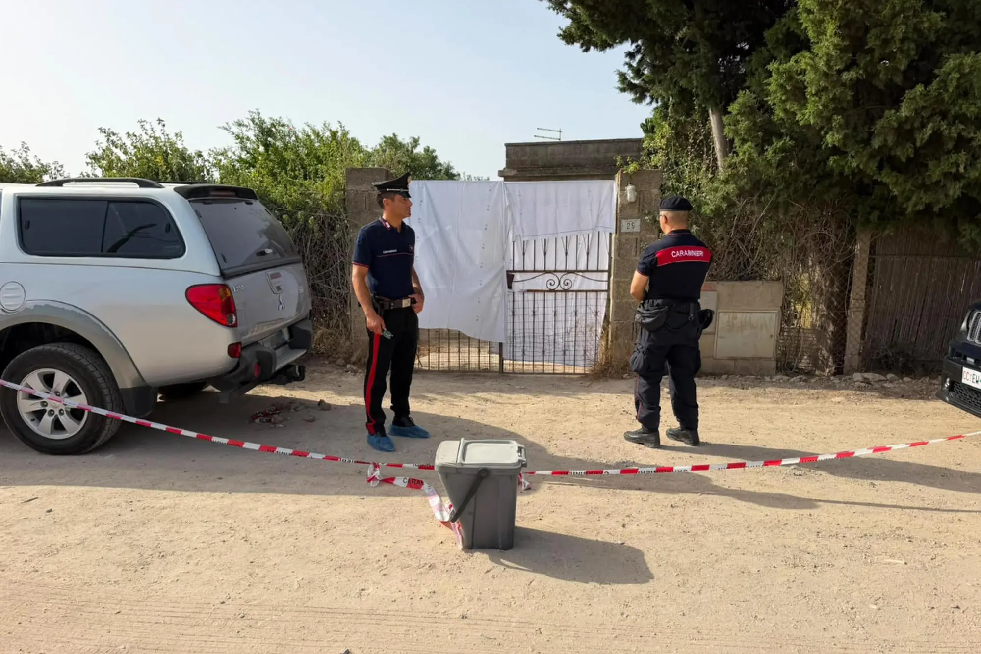 I rilievi delle forze dell'ordine (Ansa-Scordo)