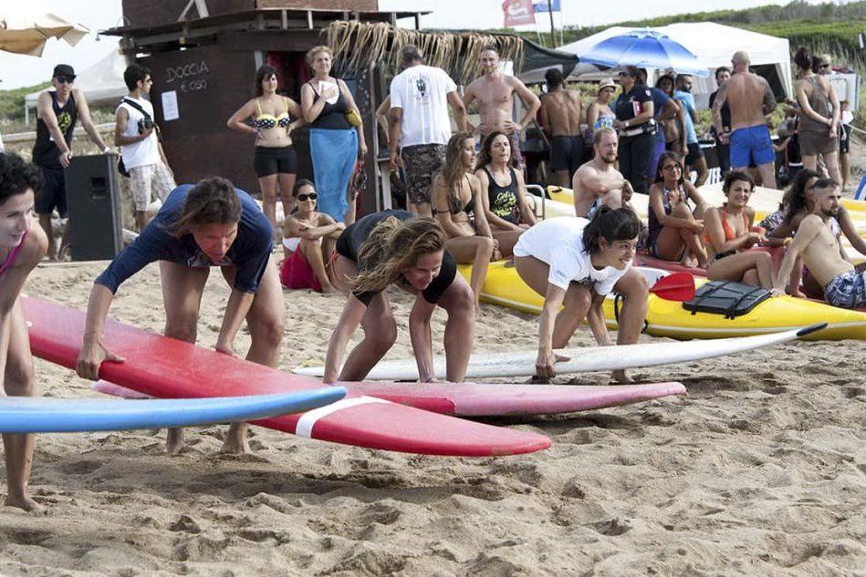 Porto Ferro, domenica la gara di surf dedicata alle donne