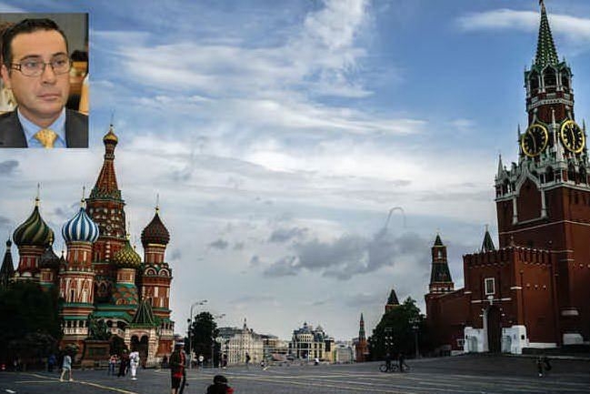 La piazza Rossa di Mosca. Nel riquadro, Walter Biot (Ansa)