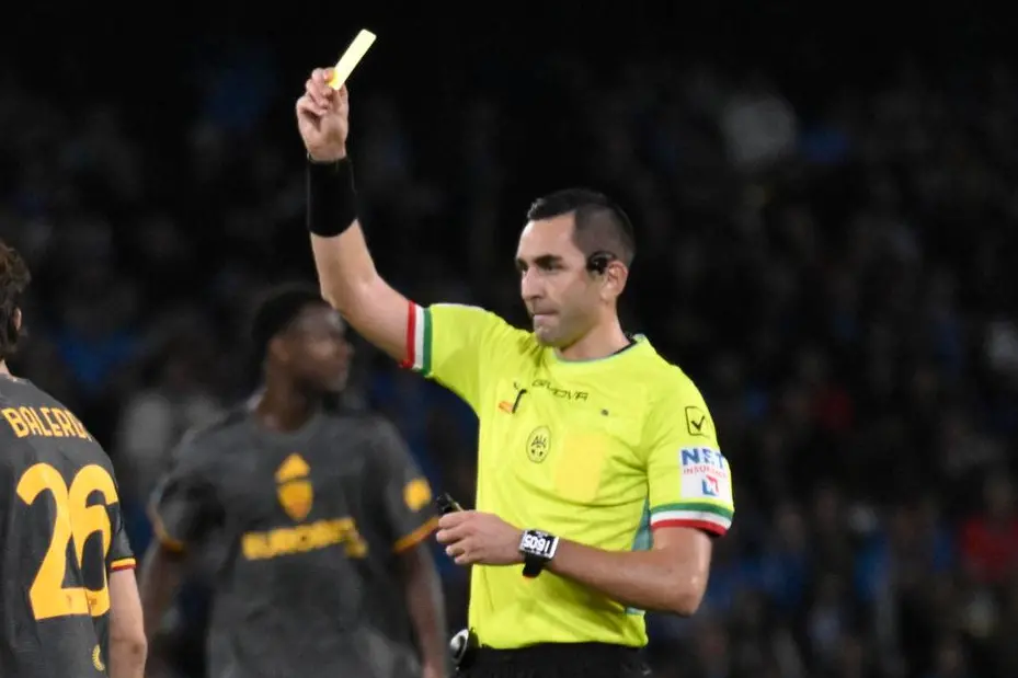 Andrea Colombo, arbitro di Lazio-Cagliari (foto Ansa)