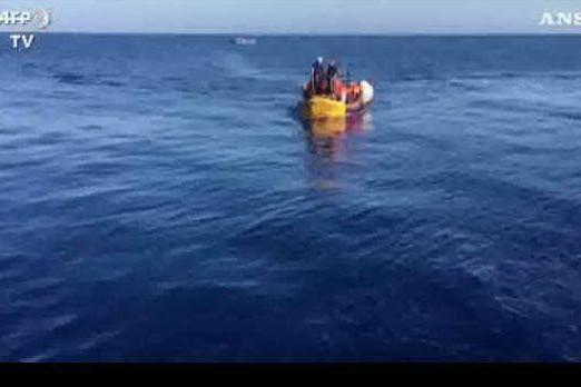 Migranti: team medico italiano sale su Ocean Viking