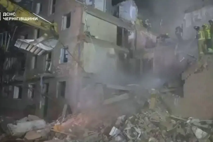 In Ucraina si scava fra le macerie di un palazzo, 22 morti