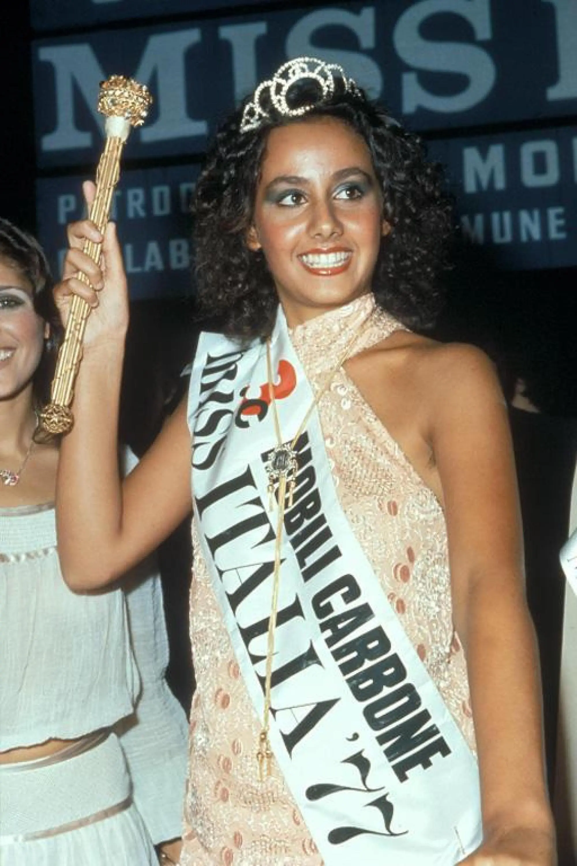 Anna Kanakis, Miss Italia 1977, quando aveva appena 15 anni. Miss Italia 2014 si rinnova e da' il via libera alle trentenni. Il concorso, giunto alla 75/a edizione, ammetterÃ  l'iscrizione alle selezioni di candidate che compiranno i 30 anni entro il 31 dicembre 2014. Roma, 6 maggio 2014. ANSA/ US MISS ITALIA +++ NO SALES - EDITORIAL USE ONLY +++