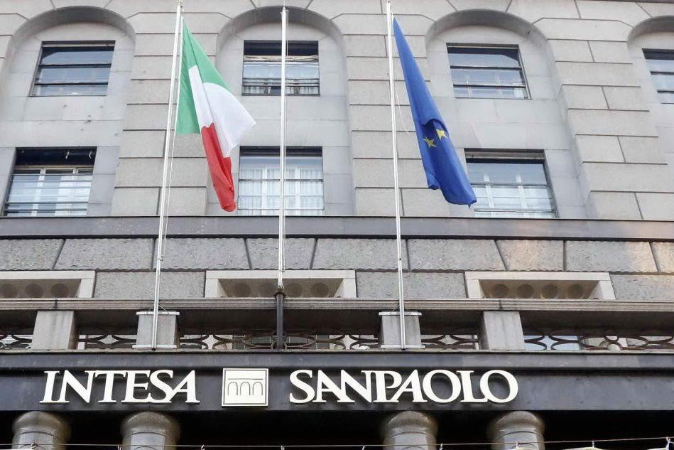 Blitz notturno di Intesa Sanpaolo: offerta per Ubi Banca VIDEO