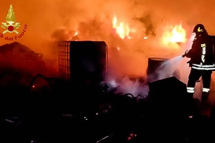 L'intervento dei Vigili del Fuoco (foto Vigili del Fuoco)