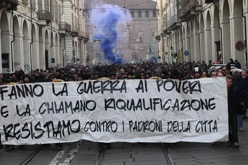 La protesta in corso a Torino (foto Twitter)