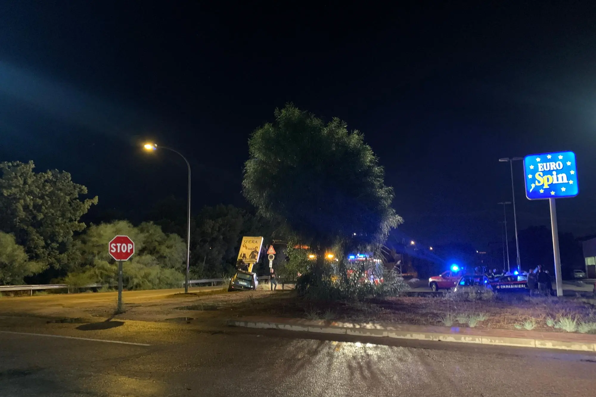 L'auto del portapizze fuoristrada (foto Secci)