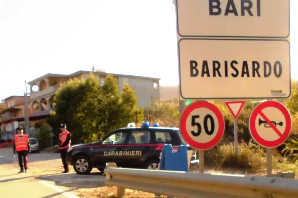 Un posto di blocco a Bari Sardo (Foto Carabinieri)