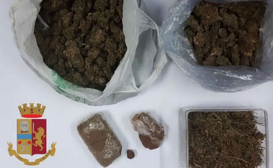 La droga sequestrata (foto Polizia di Stato)