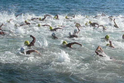 Nuoto in acque libere, da domani tre giorni di gare con la classica Cagliari-Poetto