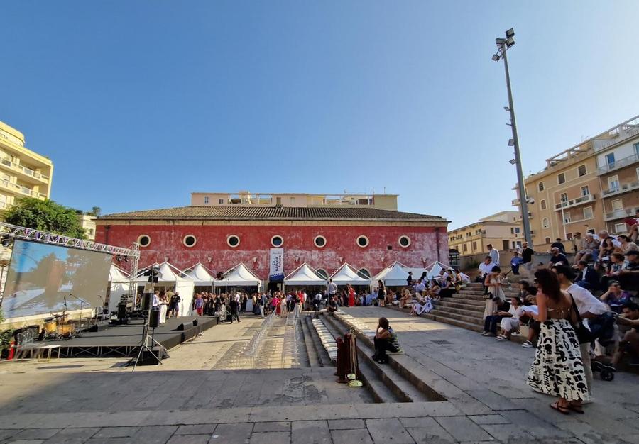 Gestione dell’Exma, scoppia la polemica