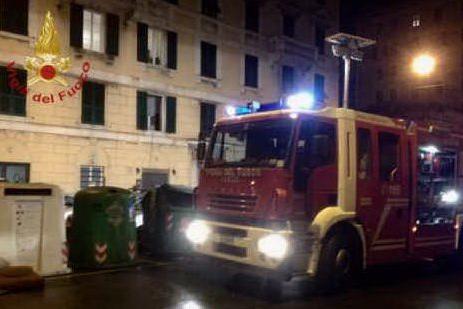 Genova, crolla il controsoffitto di un centro d'accoglienza: 7 migranti feriti