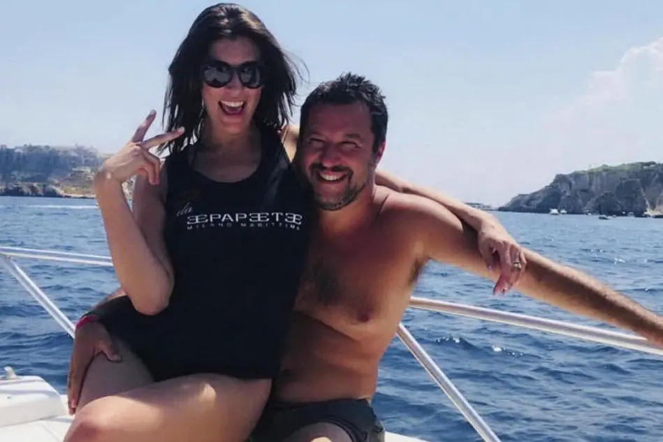 Elisa Isoardi e Matteo Salvini alle Tremiti, quest'estate (Foto Fb)