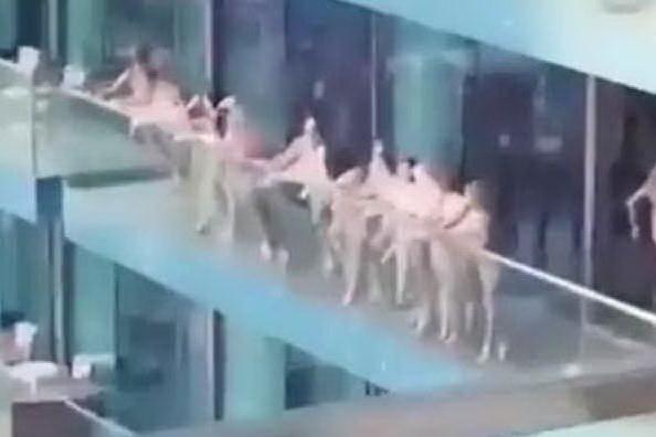 Dubai, modelle posano nude sul balcone: arrestate per dissolutezza