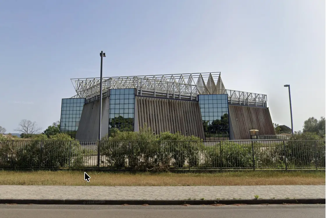 Il Palazzo dei Congressi di Alghero, ecomostro mai utilizzato