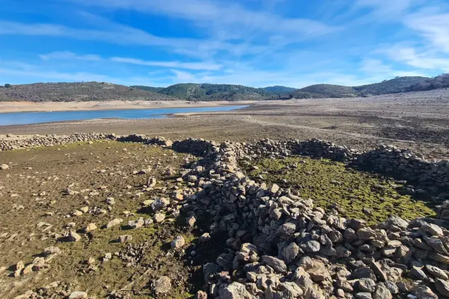 L'invaso di Bau Muggeris, nel territorio di Villagrande, è semivuoto (foto concessa)