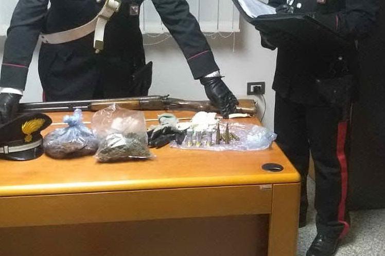 Marijuana e un fucile, coppia arrestata a Escalaplano