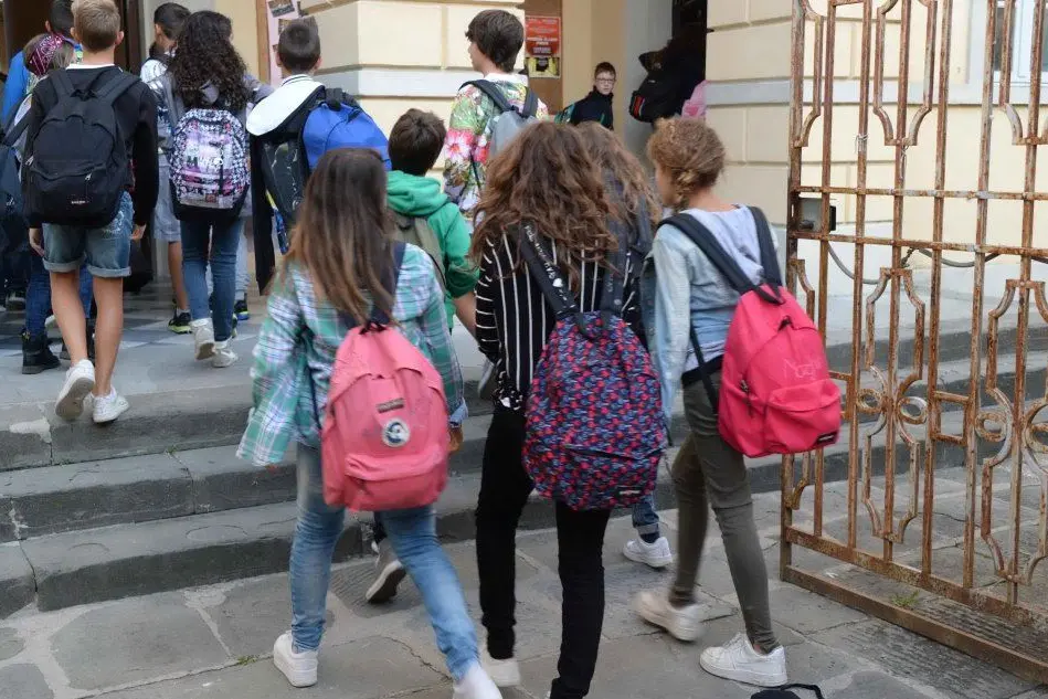 Oggi gli alunni sardi tornano in classe