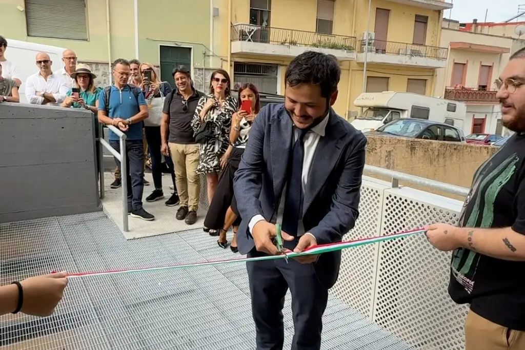 Il taglio del nastro in occasione dell'inaugurazione della Residenza (Foto IMAGO srl)