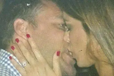 Il bacio appassionato tra Bobo Vieri e Aida Yespica
