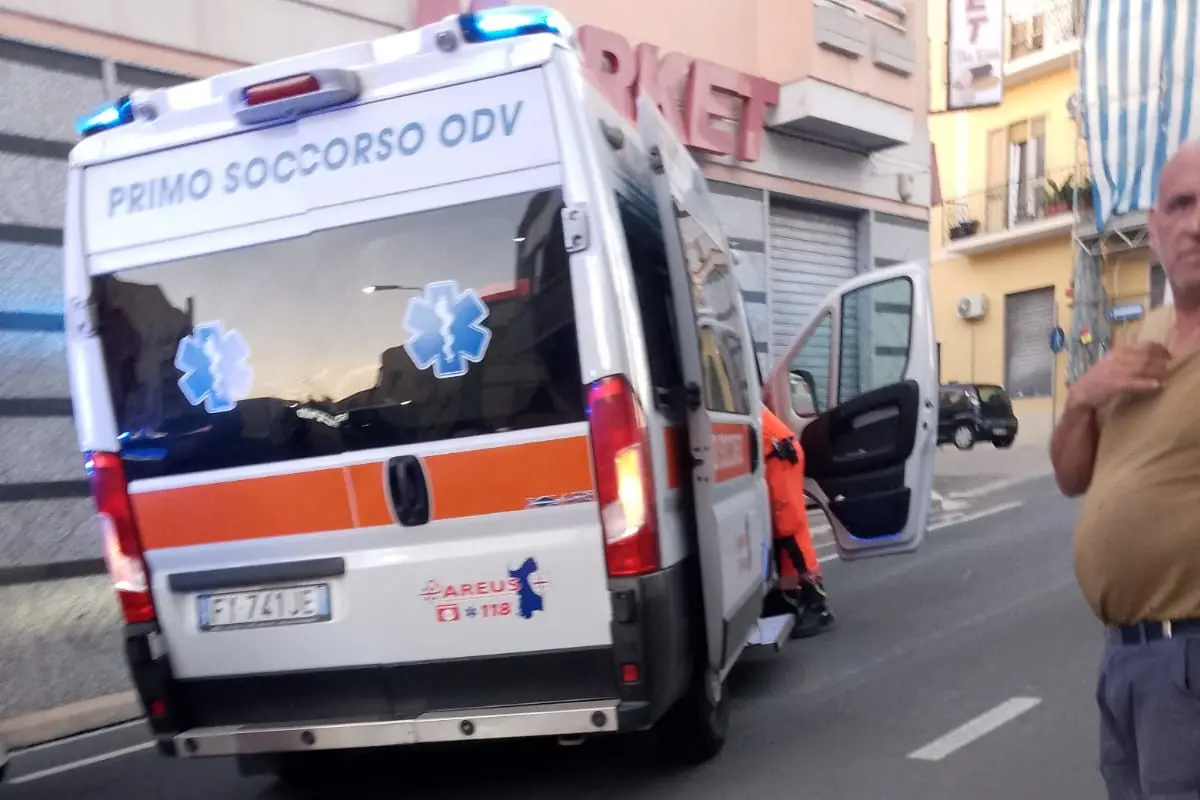 L'ambulanza in via Poerio