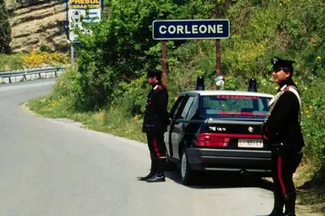 Carabinieri all'ingresso di Corleone in un'immagine d'archivio