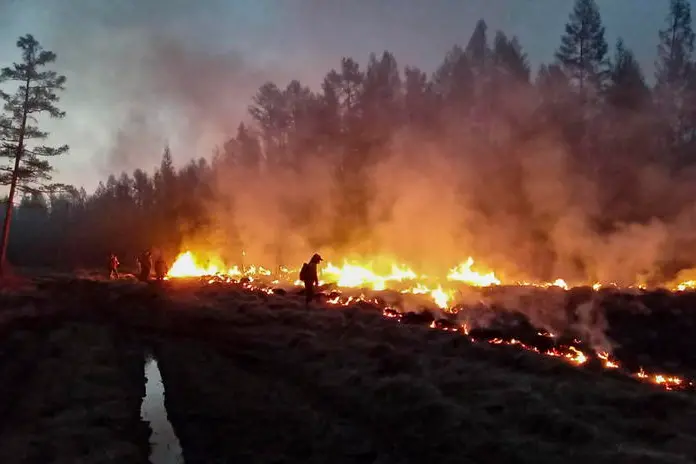 Il devastante incendio in Siberia (Ansa)