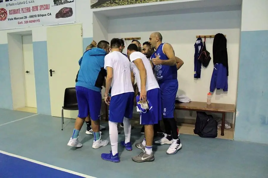 Il Siliqua prima della gara contro la Superga Cagliari (foto concessa da Basket Siliqua)