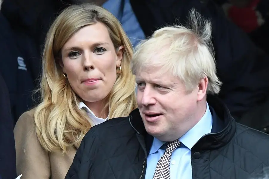 Boris Johnson con la compagna\u00A0(foto Ansa/Epa)