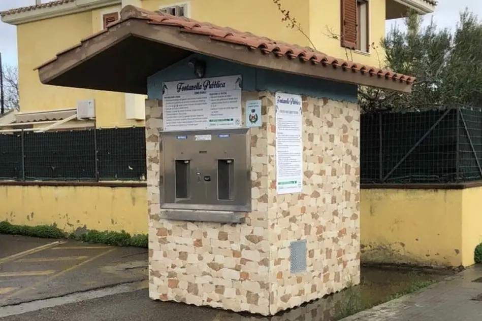 La casetta dell'acqua installata a Capoterra, simile a quella che verrà posizionata domani a Poggio dei Pini (foto Ivan Murgana)
