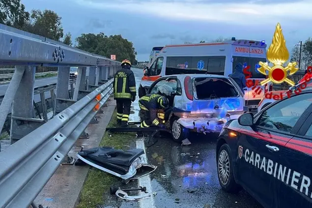 Incidente sulla 130 (foto Vigili del fuoco)
