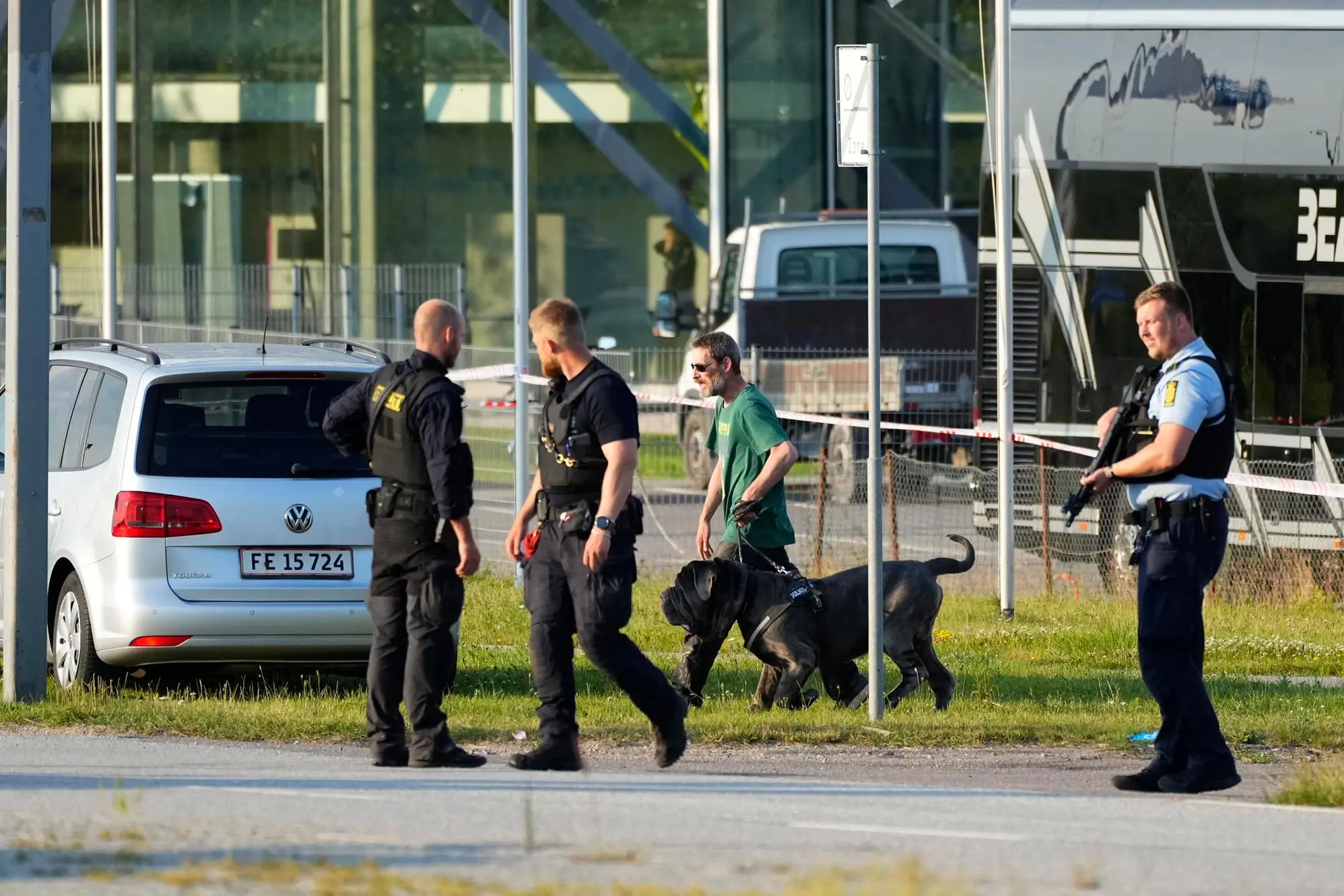 La polizia di Copenhagen sul luogo della sparatoria (Ansa - Epa)