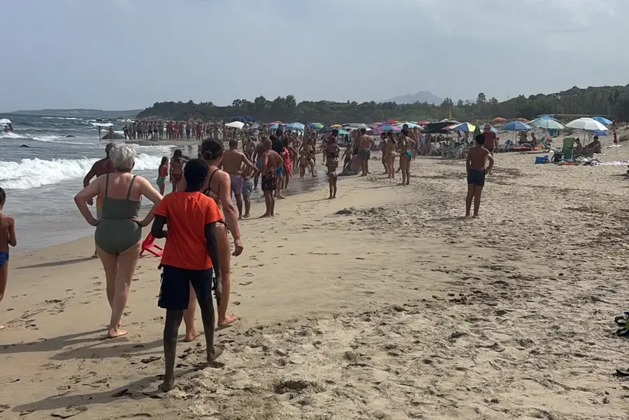 La mobilitazione sulla spiaggia di Orrì per il secondo caso di giornata