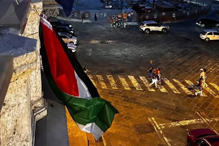 Cagliari, bandiera della Palestina in municipio