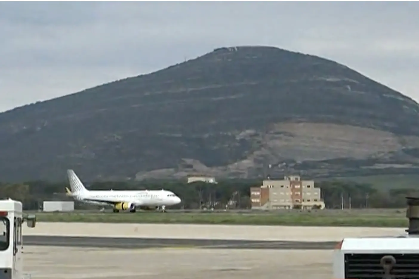 L'aeroporto di Alghero (foto Fiori)