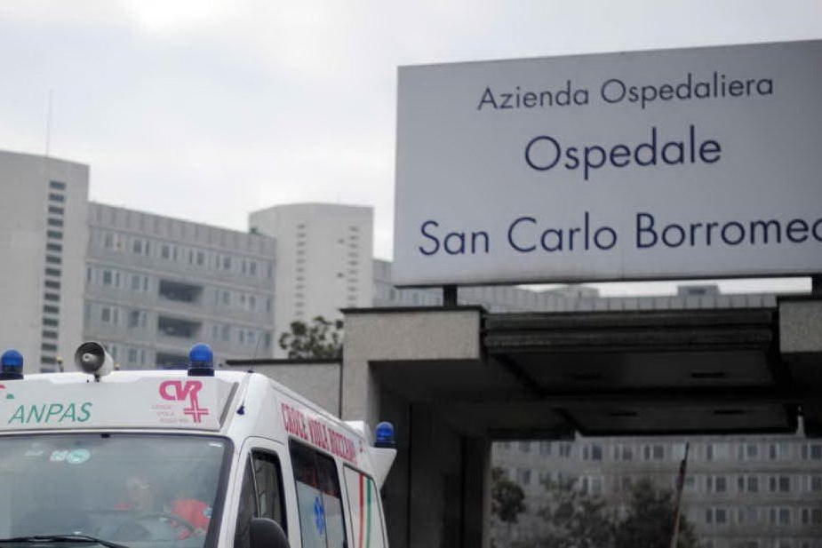 L'ospedale San Carlo di Milano (Ansa)