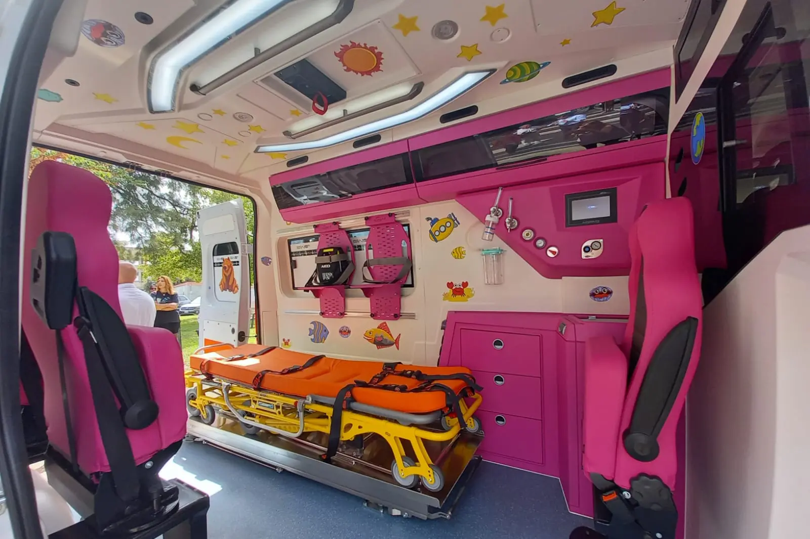 L'ambulanza pediatrica (foto Lapenna)