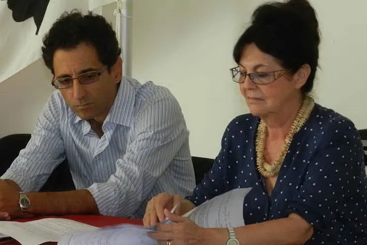 Il segretario politico del Movimento Zona Franca Francesco Scifo e il presidente Maria Rosaria Randaccio