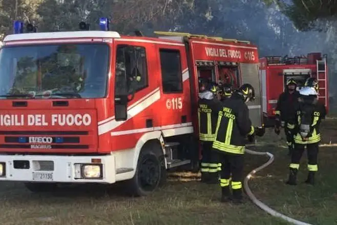 Una squadra dei vigili del fuoco di Oristano