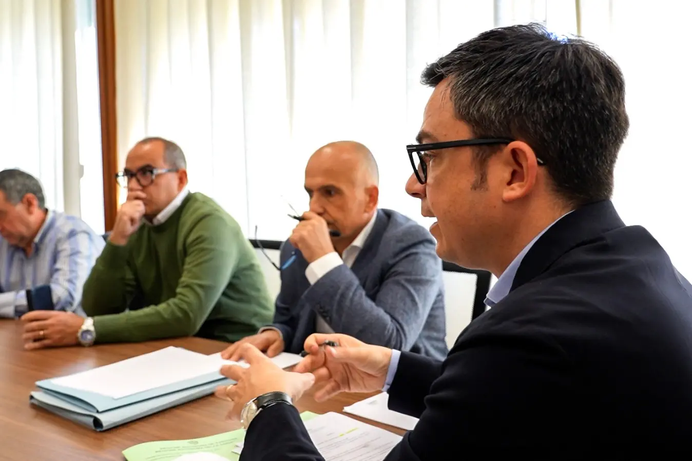 L'assessore Francesco Agus durante la riunione