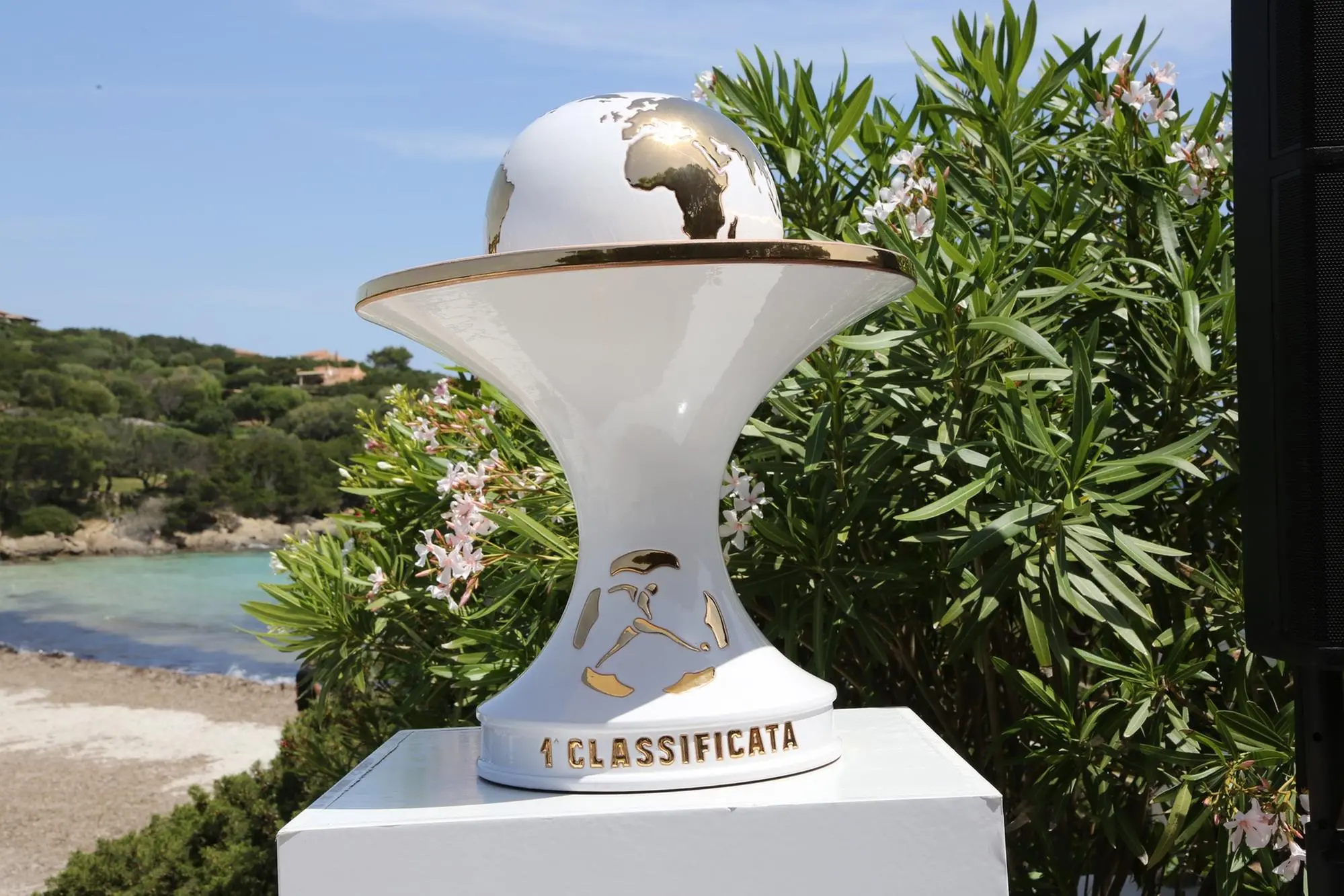 La coppa del Torneo Manlio Selis