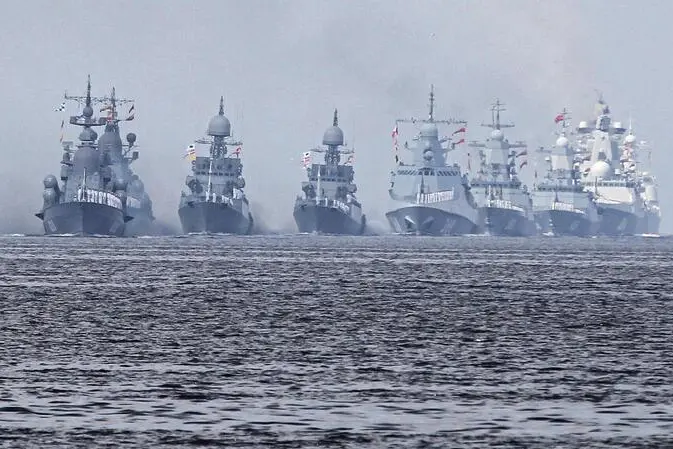Navi russe nel Mar Nero (foto Ansa/Epa)