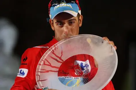 Astana's rider Fabio Aru from Italy kisses the trophy after winning the Spanish La Vuelta cycling tour that finished in Madrid, Spain, Sunday Sept. 13, 2015. (ANSA/AP Photo/Francisco Seco)
