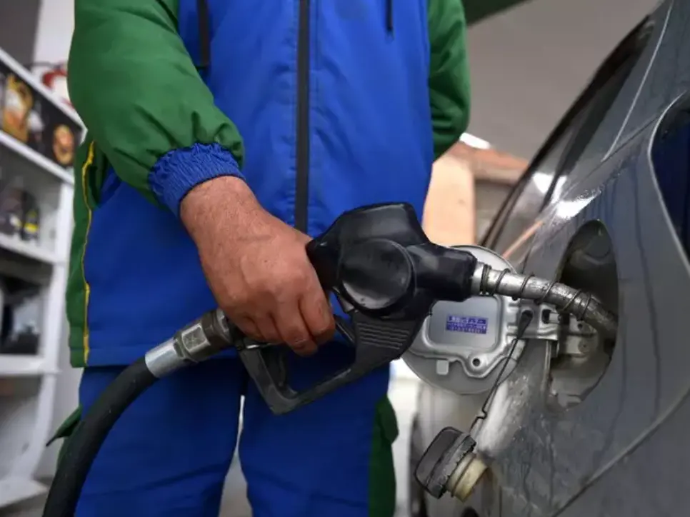 Nell’Isola diesel vicino ai 2,3 euro al litro. Codacons: «Rischio di nuovi aumenti nonostante lo sconto»