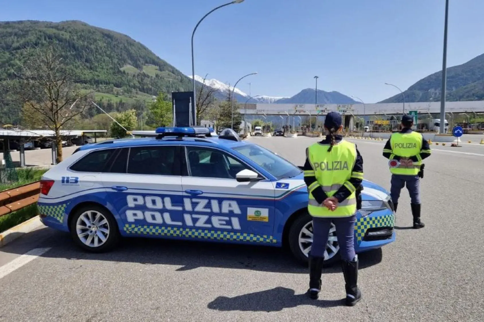 Una pattuglia della polizia stradale (Foto simbolo)